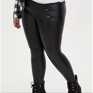 NWT Torrid Black Coated Ponte Zip Skinny Pants 26